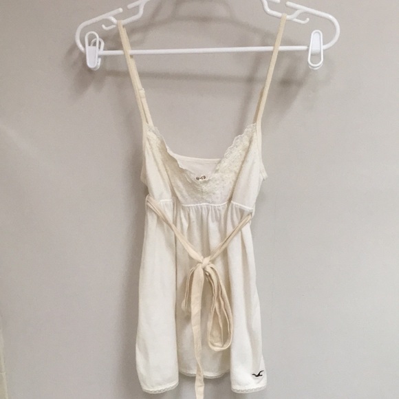 Hollister Tops - 🔹Flowy Hollister Spaghetti Strap Tank Top w/ Belt